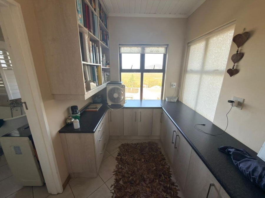 To Let 4 Bedroom Property for Rent in Langerug Western Cape